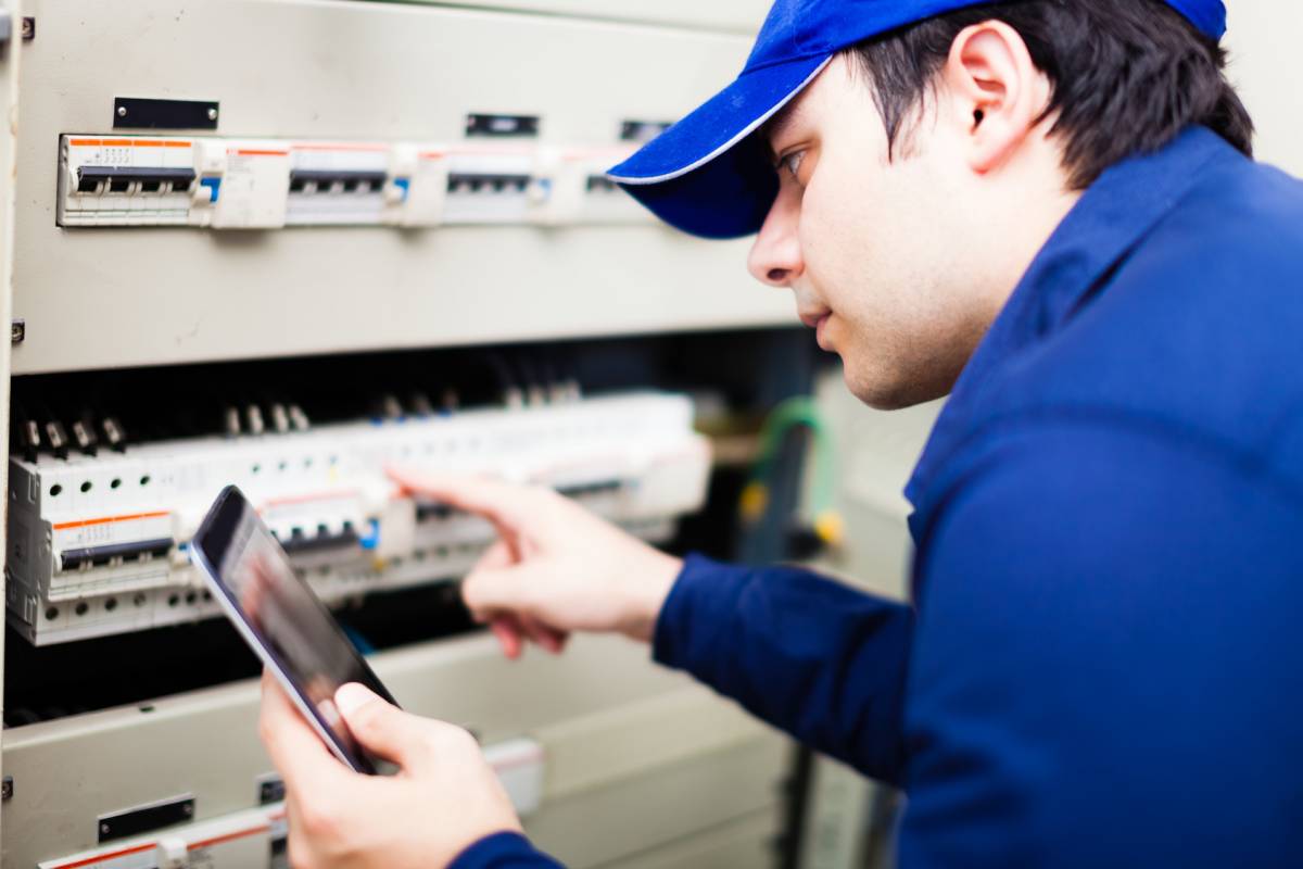 EQUIPE ELECTRICIEN | Nomis Electricité Découvrez notre équipe polyvalente Wittenheim